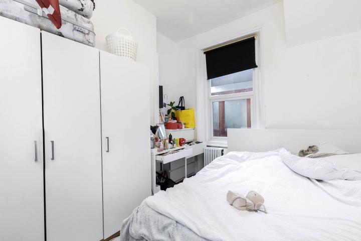 			3 Bedroom, 1 bath, 1 reception Ground Floor Flat			 Loveridge Road, West Hampstead